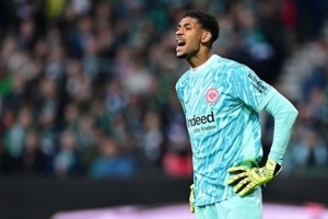 半岛·体育-图片报：曼联有意巴西门将桑托斯，法鹰卖他的心理价位为6千万欧