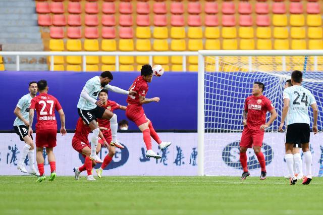 半岛体育官网-【中超】徐新染红布鲁诺致胜 海港0比1首负武汉长江