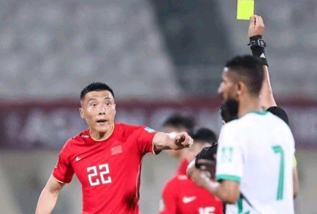 半岛体育官方网站-再谈于大宝“散步” 京媒：不应该放大球员场上瑕疵